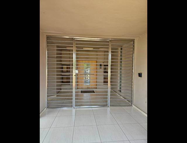 7 BEDROOM HOUSE FOR SALE IN LENASIA EXT 7